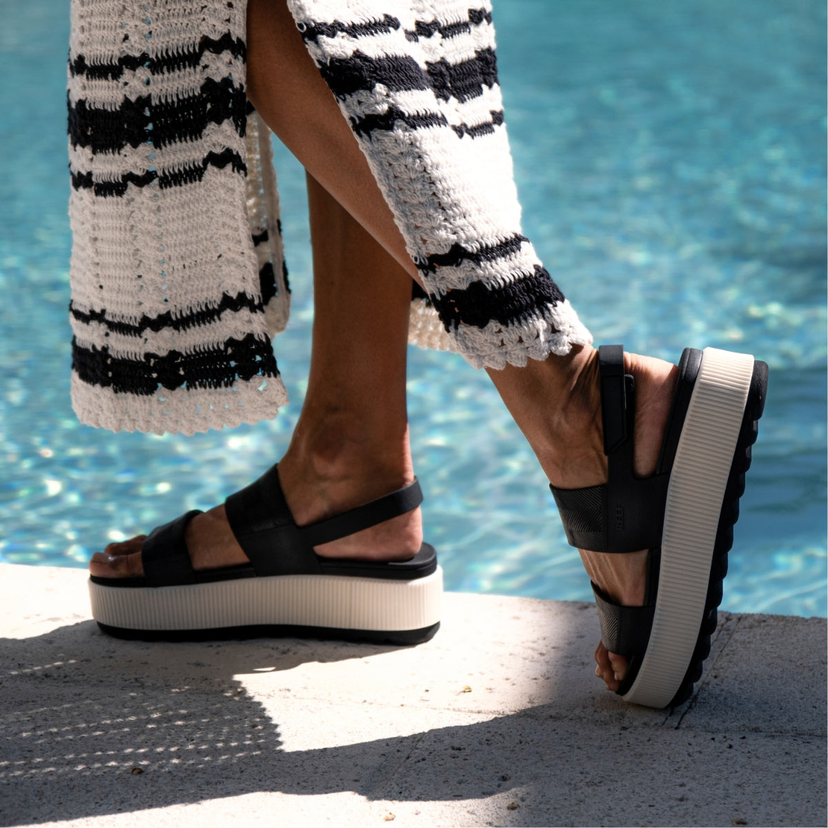 CJ3575_Water_Vista_Higher_Black_Vintage_abovethefold-2.jpg