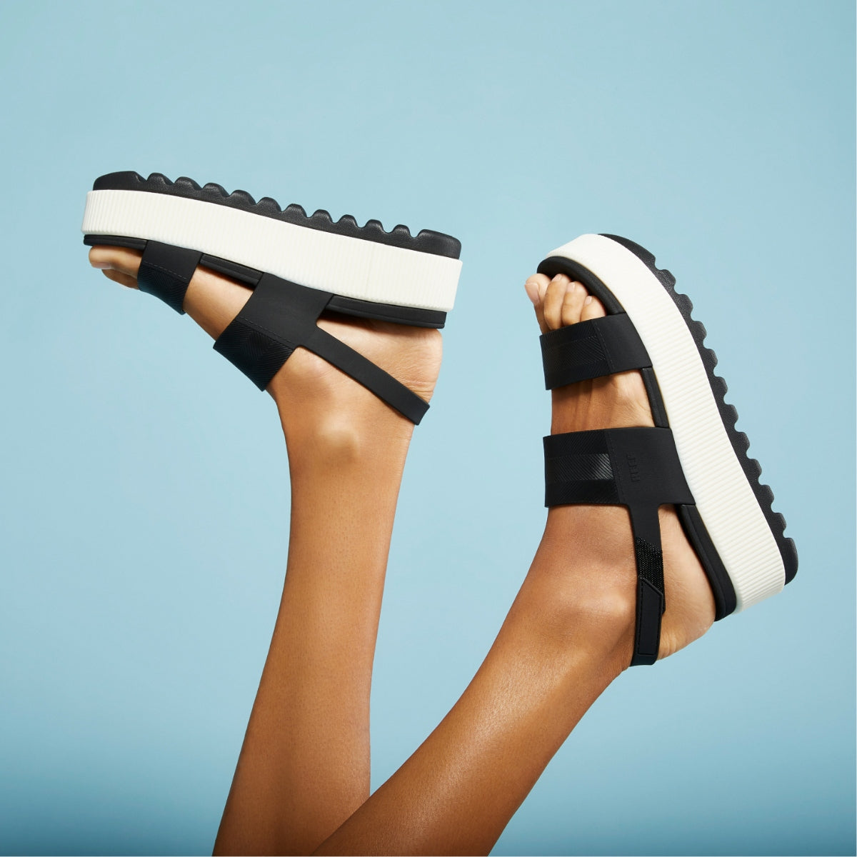 CJ3575_Water_Vista_Higher_Black_Vintage_abovethefold-3.jpg