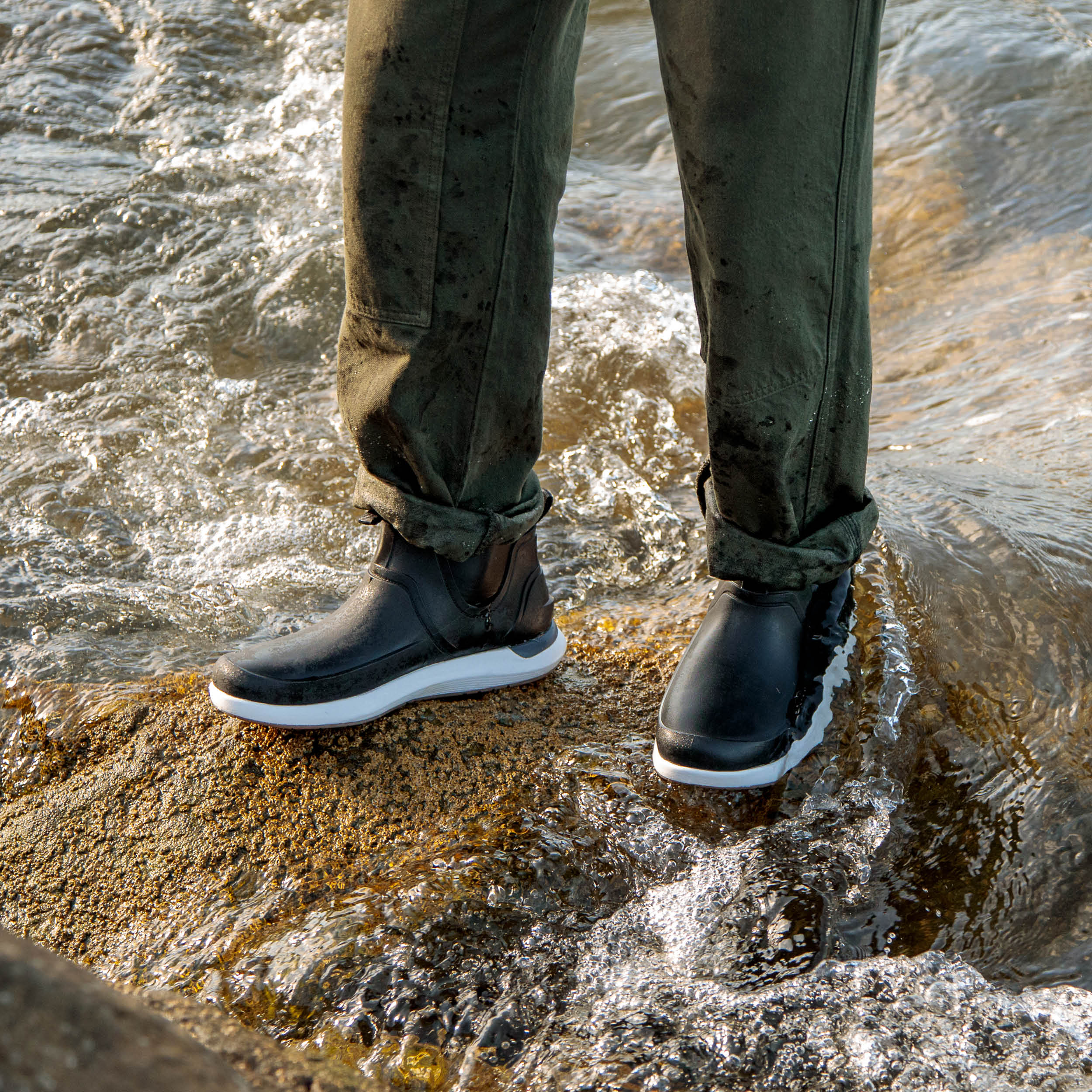 CJ5125_SWELLSOLE_SCALLYWAG_BLACK4-1.jpg