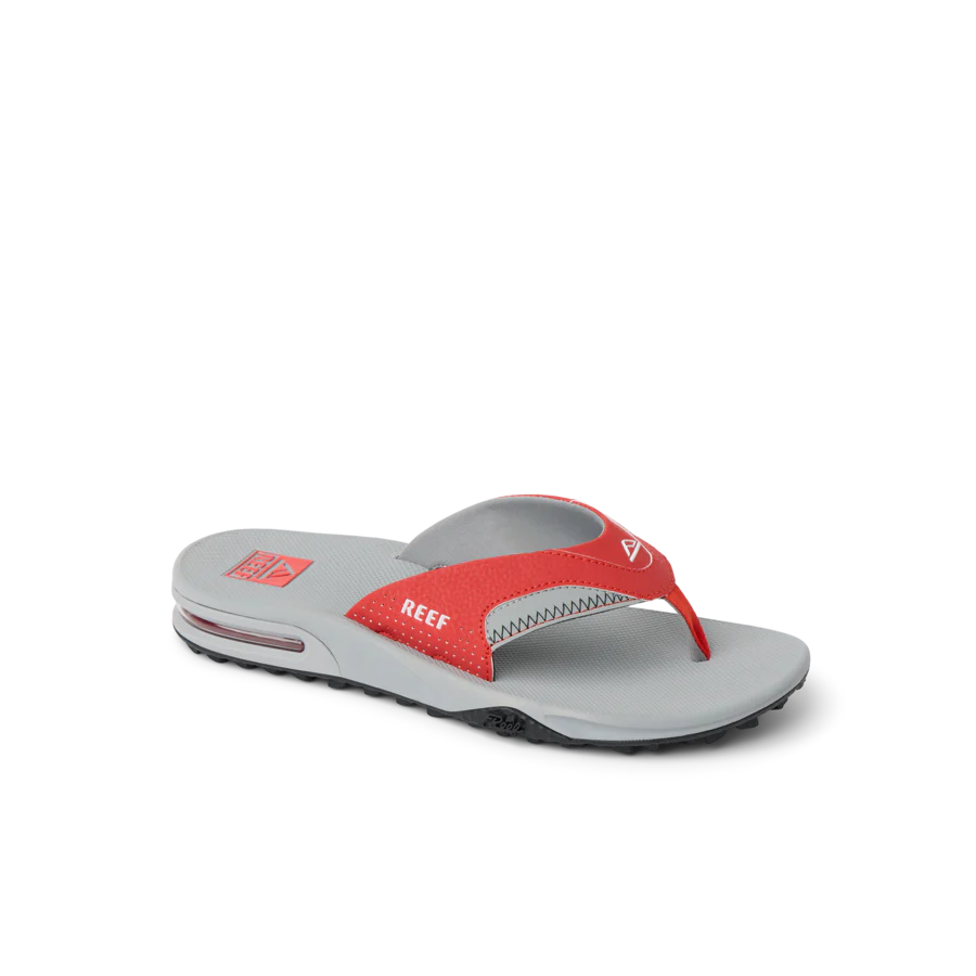 CJ6406_FANNING_PREGAME_RED_GREY_MAIN_SHADOW-900x900-c4cc11b.webp