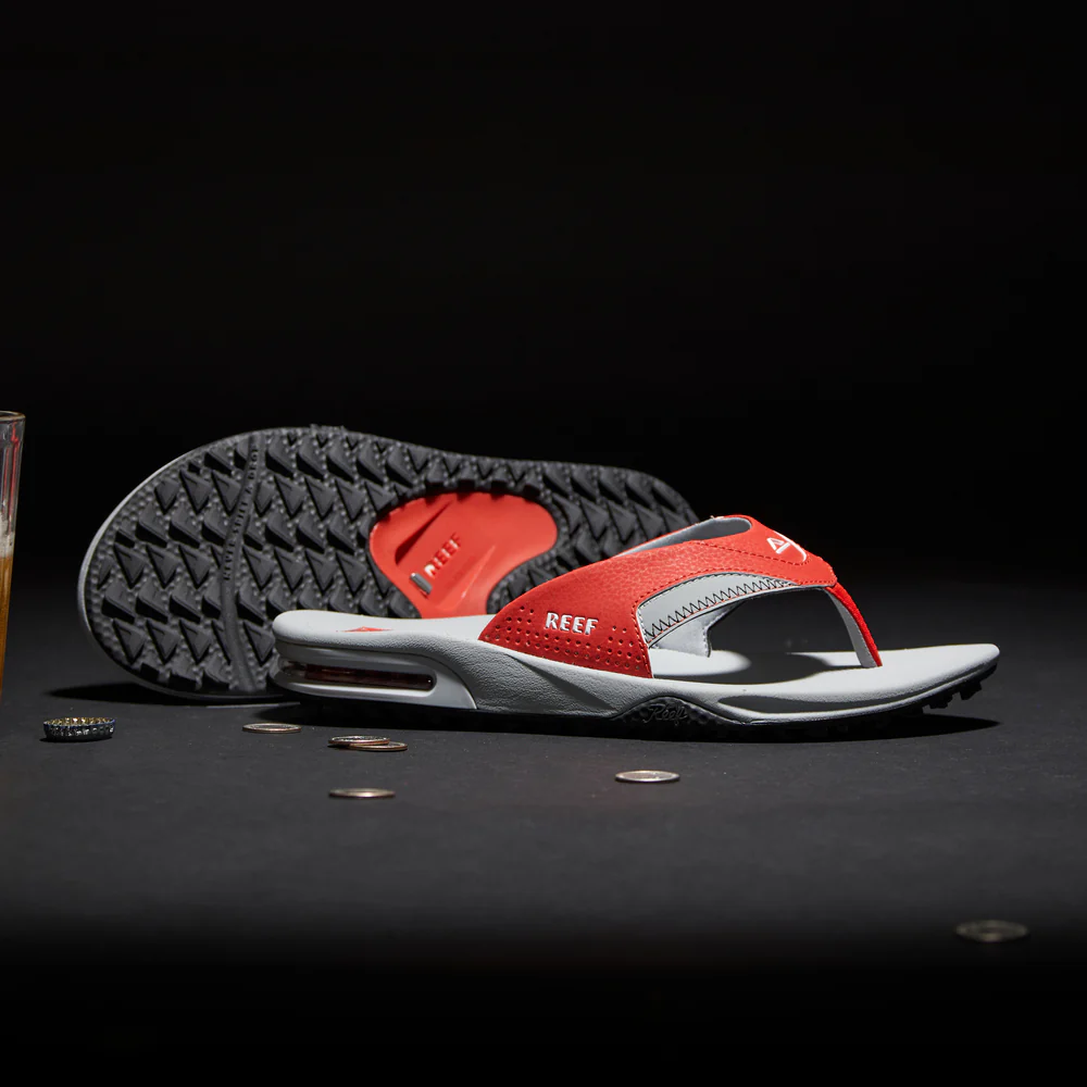 CJ6406_Fanning_Pregame_Red_Grey_2_Still_Life_20-1800x1200-19c3b77_1.webp