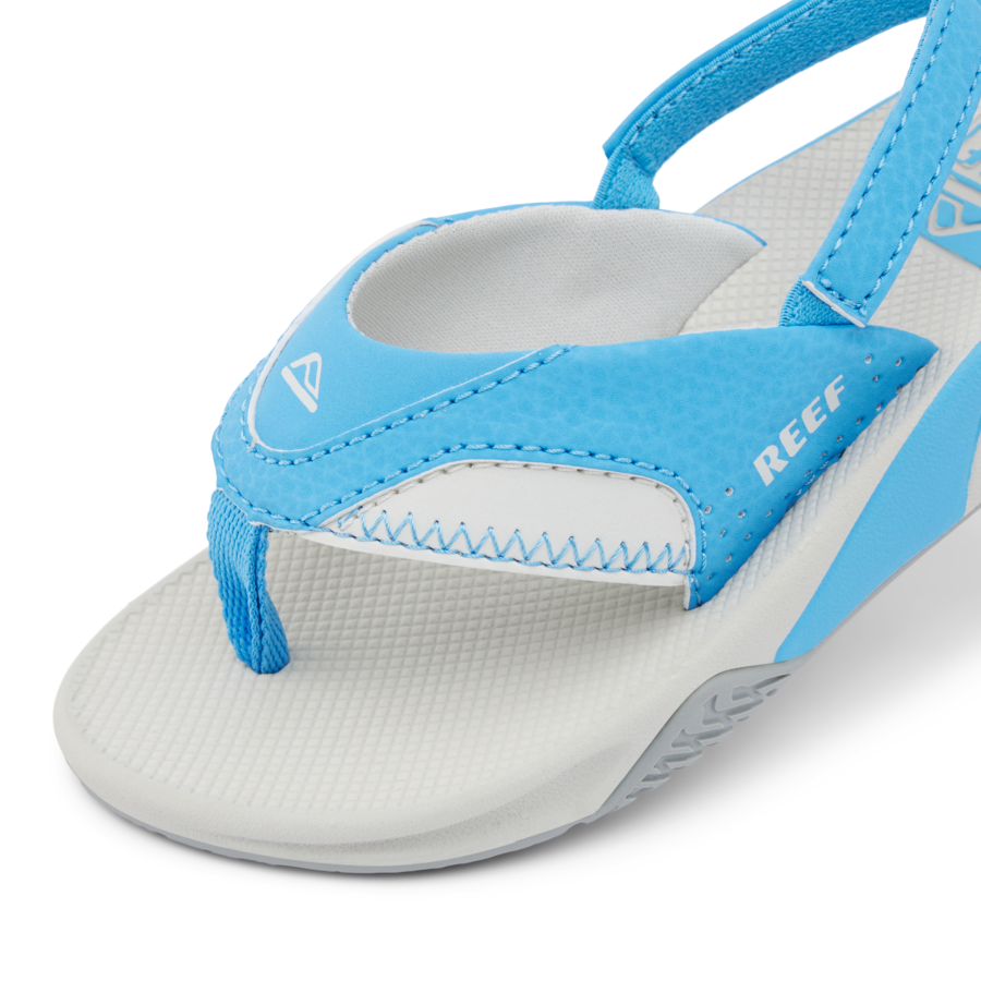CJ6638_LITTLE_FANNING_LIGHT_GREY_LIGHT_BLUE_DTL1_shadow-900x900-c4cc11b.png
