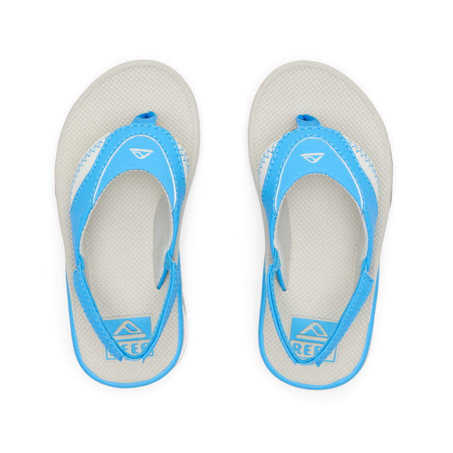 CJ6638_LITTLE_FANNING_LIGHT_GREY_LIGHT_BLUE_T_shadow-900x900-c4cc11b-1.png