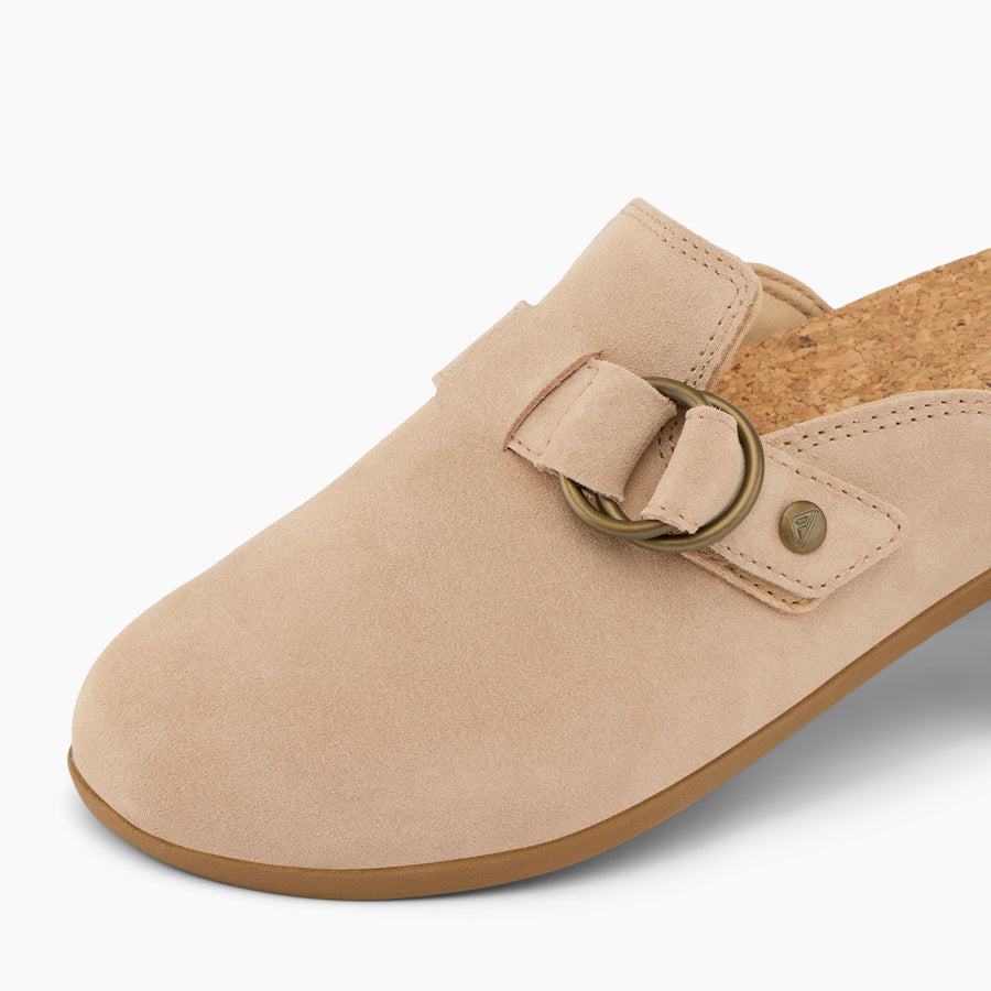 CJ6704_VISTA_SERENITY_OASIS_SUEDE_DTL1_GB-900x900-831cf75.jpg