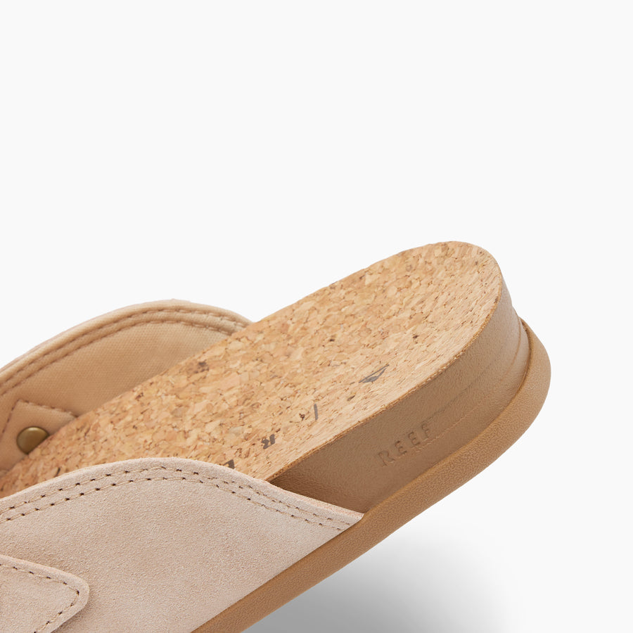 CJ6704_VISTA_SERENITY_OASIS_SUEDE_DTL2_GB-900x900-831cf75.jpg