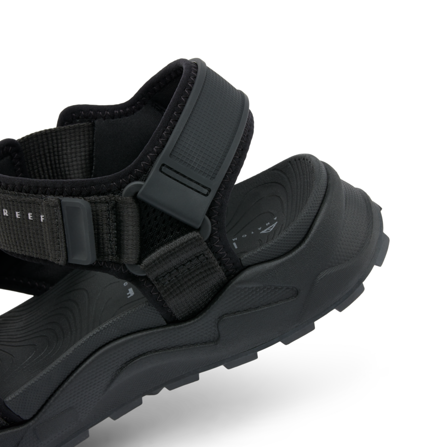 CJ6766_CROSS_SHORE_BLACK_DTL2_shadow-900x900-c4cc11b.png