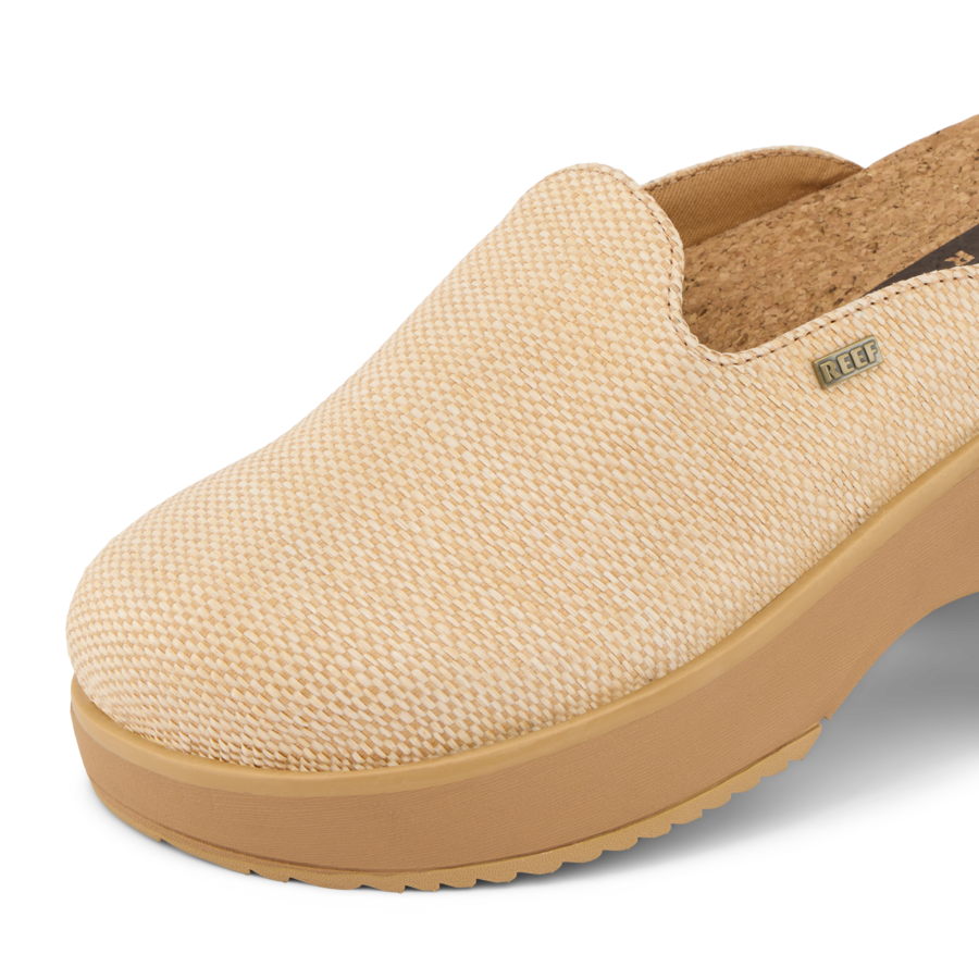 CJ6771_VISTA_SKYE_NATURAL_RAFFIA_DTL1_shadow-900x900-c4cc11b.png