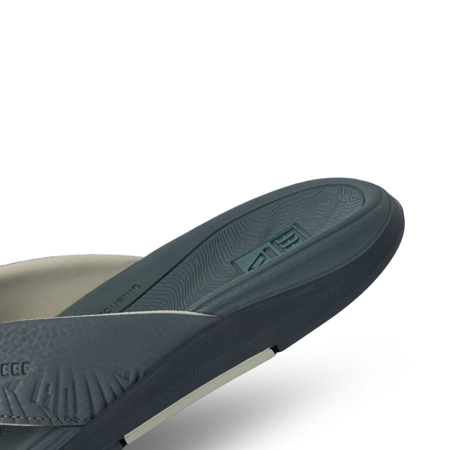 CJ6776_DECKHAND_CUSHION_GREY_BLACK_TAN_DTL2_SHADOW-900x900-c4cc11b.webp