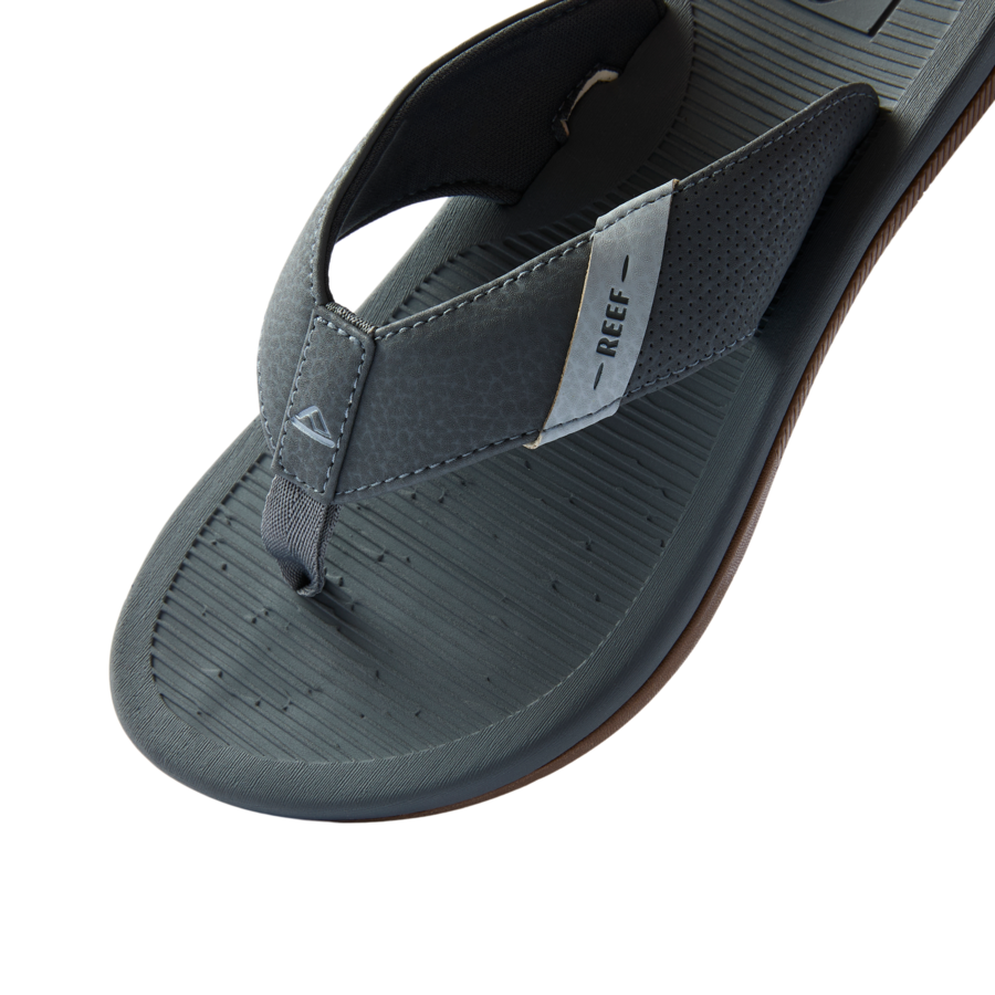 CJ6787_KIDSSANTAANA_GREY_DTL1__SHADOW-900x900-c4cc11b.png