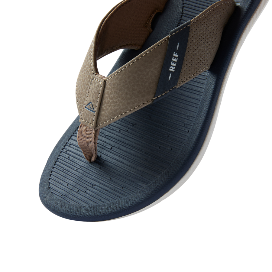 CJ6788_KIDSSANTAANA_NAVY_KHAKI_DTL1__SHADOW-900x900-c4cc11b.png