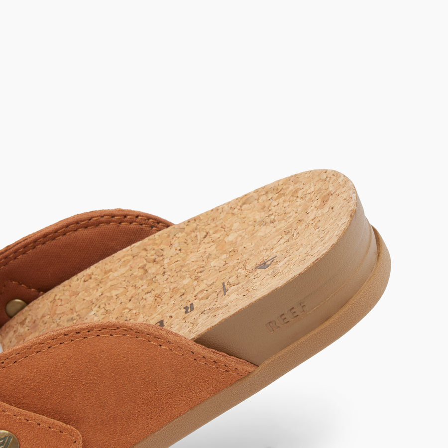 CJ7068_VISTA_SERENITY_COCOA_SUEDE_DTL2_GB-900x900-831cf75.jpg