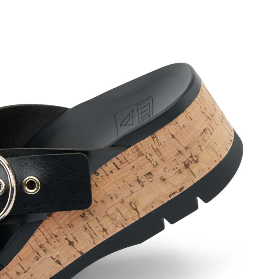 CJ7133_VISTA_HIGHER_GIA_BLACK_CORK_DTL2_shadow-900x900-c4cc11b.png
