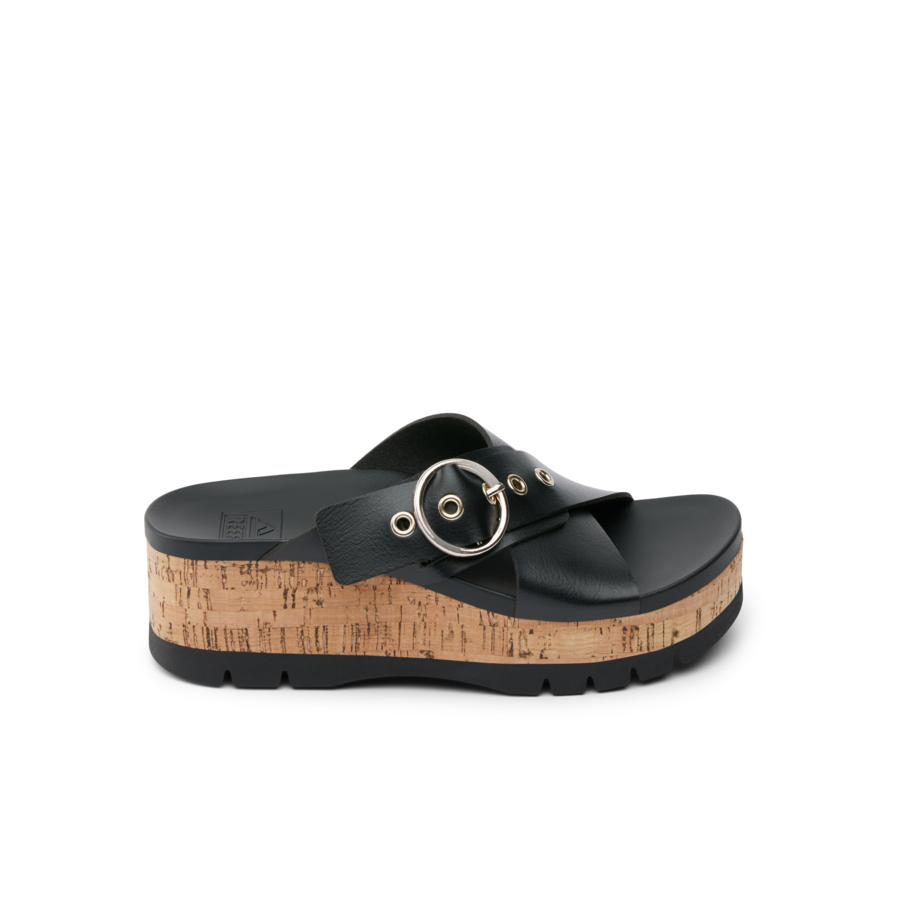 CJ7133_VISTA_HIGHER_GIA_BLACK_CORK_RS_shadow-900x900-c4cc11b.png