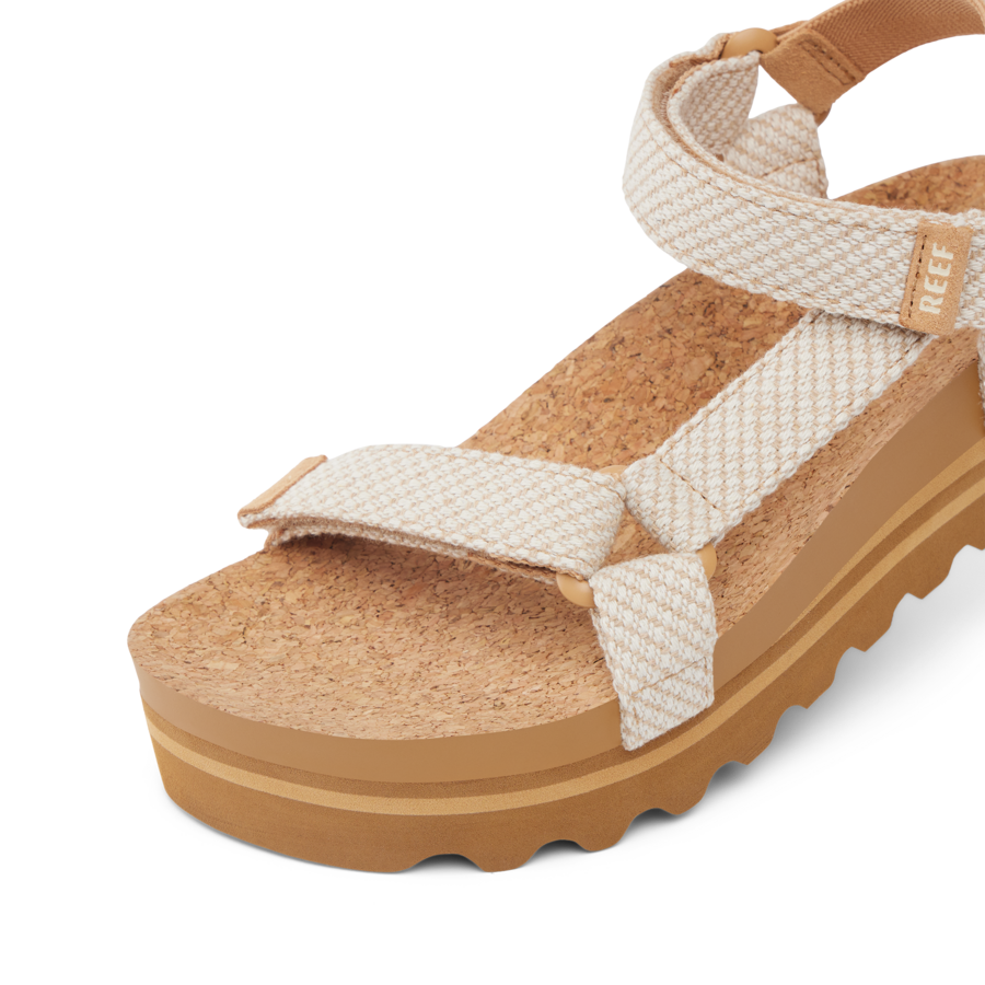 CJ7292_CUSHIONREMHI_TANKNIT_DTL1-900x900-c4cc11b.png