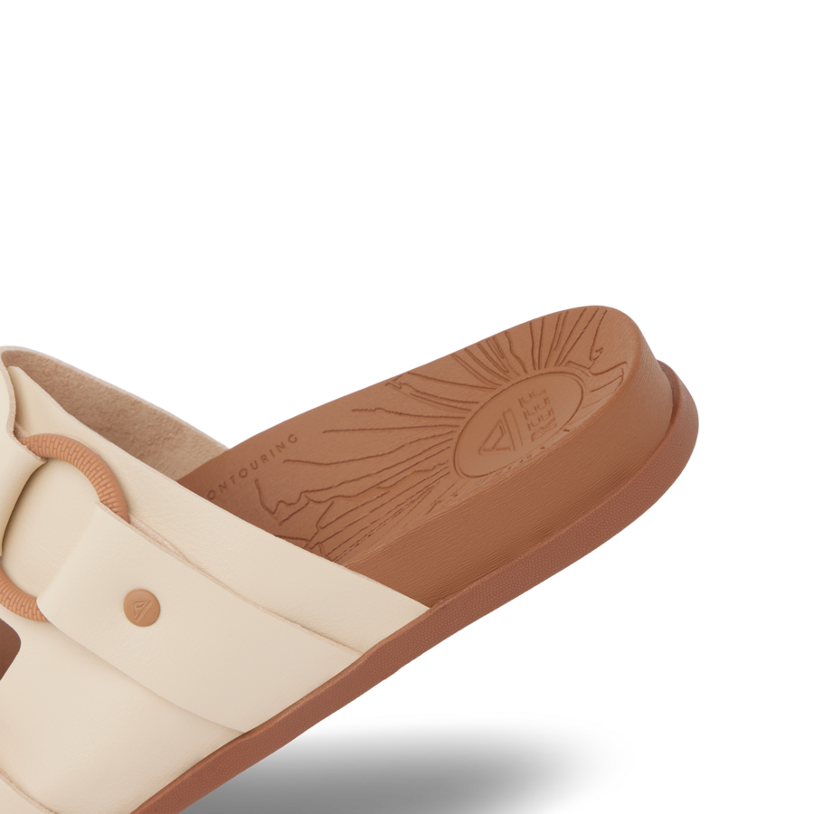 CJ7332_CUSHION_VERA_CRUZ_SHIFTING_SAND_TAN_DTL2-900x900-c4cc11b.png