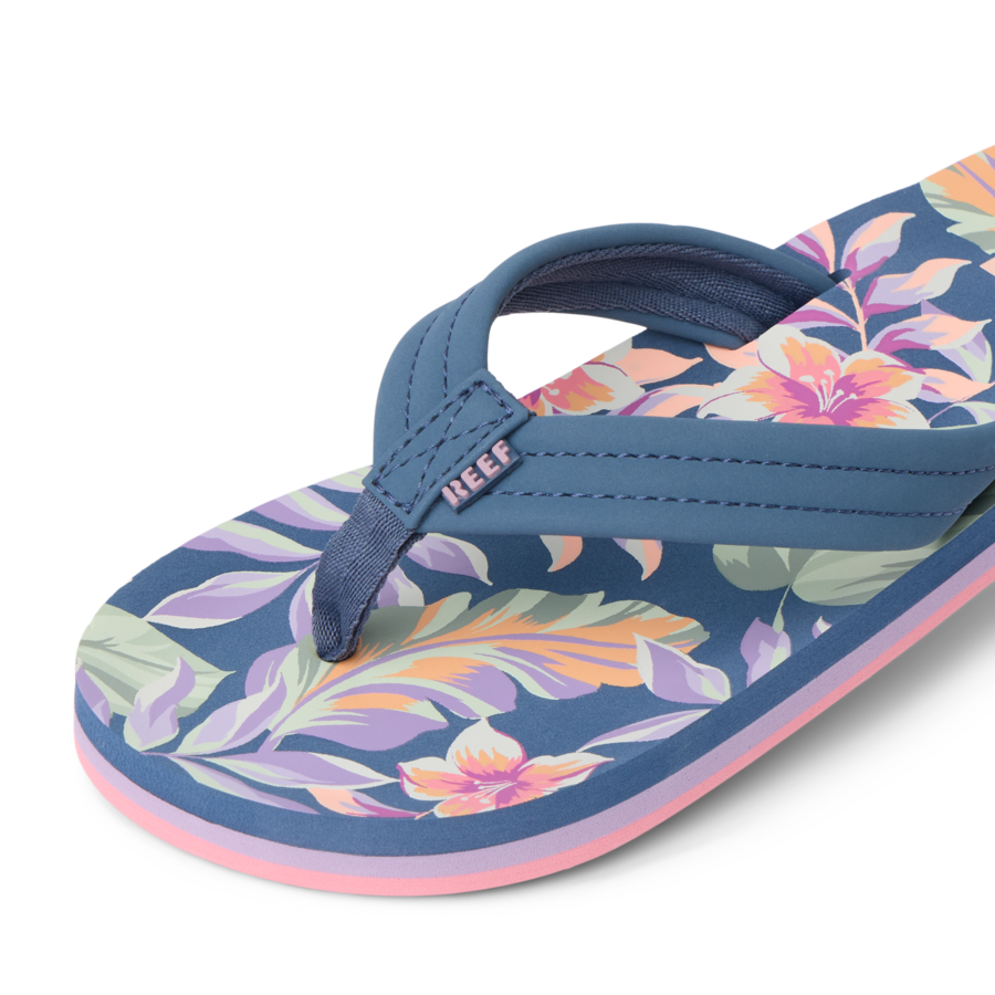 CJ7539_KIDS_AHI_INDIGO_TROPICAL_DTL1_SHADOW-900x900-c4cc11b.png