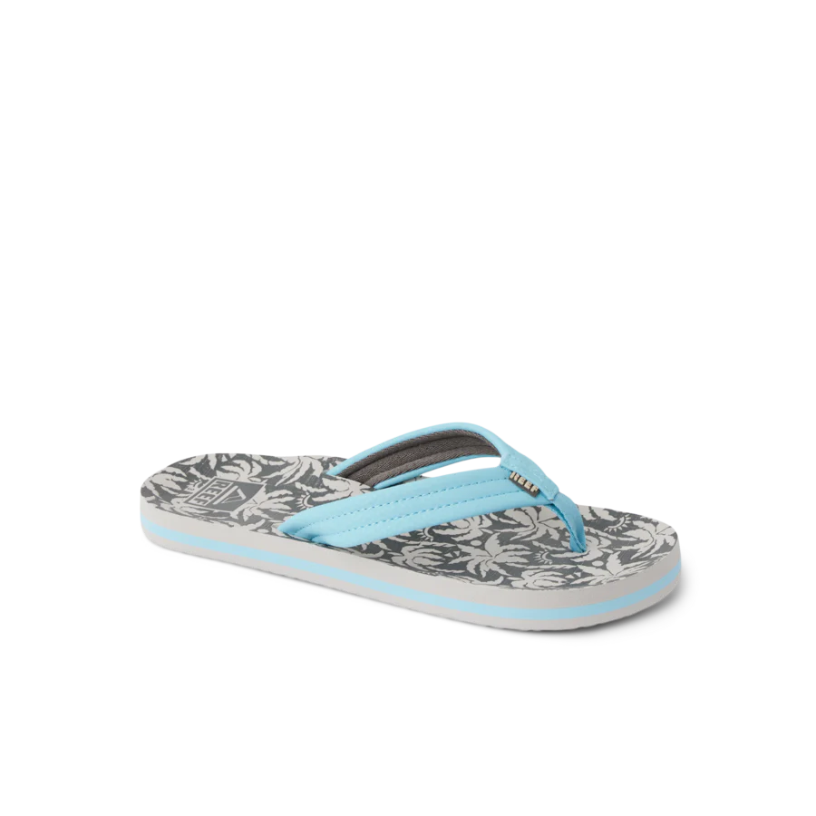 CJ7671_KIDS_AHI_LIGHT_BLUE_PALM_MAIN_SHADOW-900x900-c4cc11b.webp