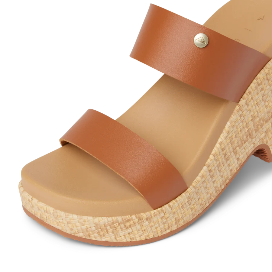 CJ7734_SUNSET_IBIZA_LEATHER_BROWN_DTL1-900x900-c4cc11b.webp