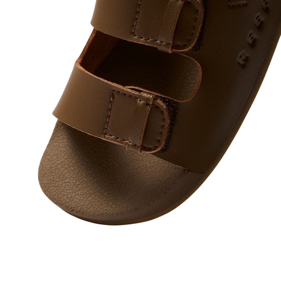 CJ7783_LITTLESUNSTROLL_BROWN_DTL1_SHADOW-900x900-c4cc11b.webp