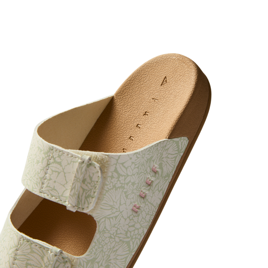 CJ7788_KIDSSUNSTROLL_FLORAL_DTL2_SHADOW-900x900-c4cc11b.png