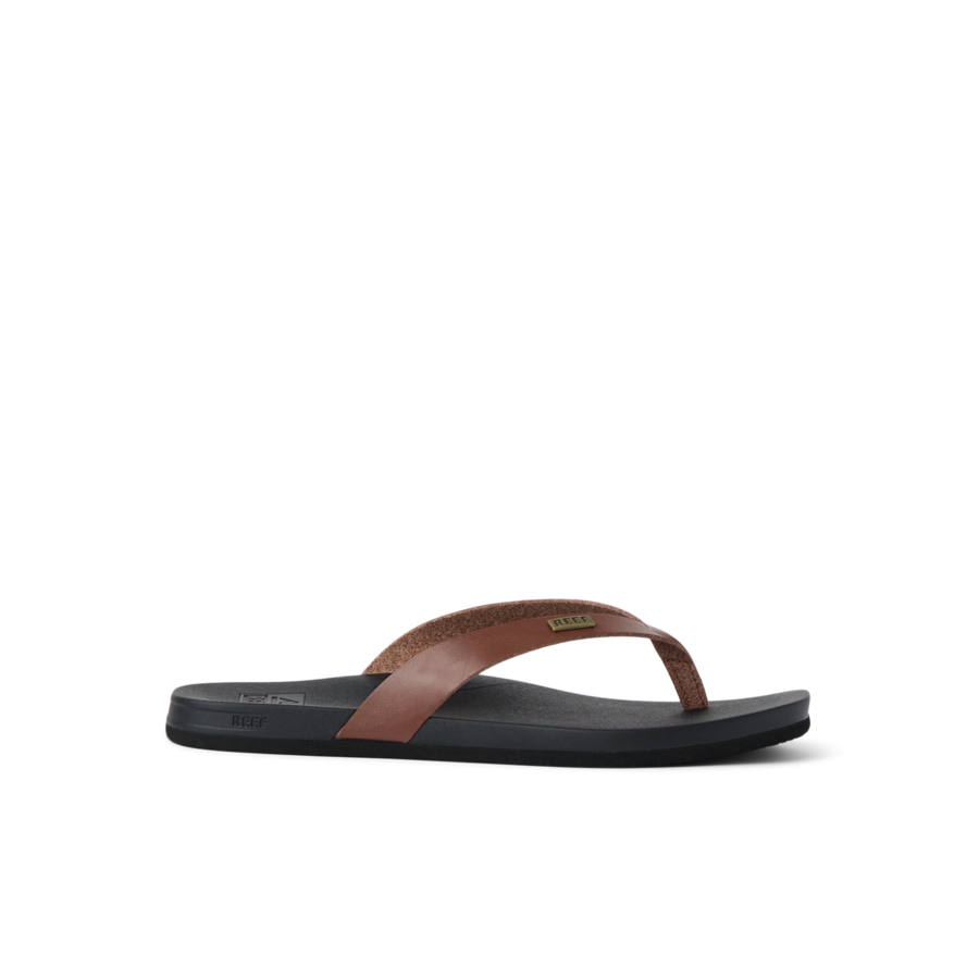 CJ8328_CUSHION_LUNE_CHOCOLATE_BLACK_RS_SHADOW-900x900-c4cc11b.png