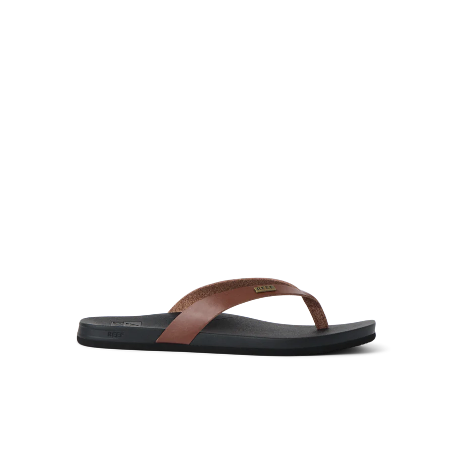 CJ8328_CUSHION_LUNE_CHOCOLATE_BLACK_RS_SHADOW-900x900-c4cc11b.webp