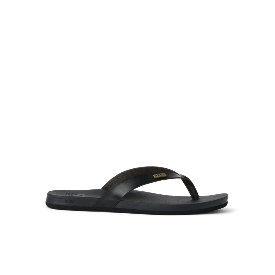CJ8330_CUSHION_LUNE_BLACK_BLACK_RS_SHADOW-900x900-c4cc11b.png