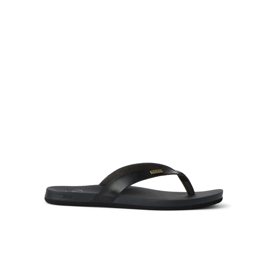 CJ8330_CUSHION_LUNE_BLACK_BLACK_RS_SHADOW-900x900-c4cc11b.webp