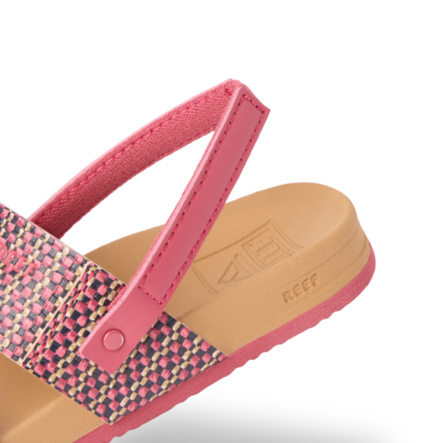 CJ8395_LITTLE_CUSHION_VISTA_RAFFIA_PINK_DTL2_SHADOW-900x900-c4cc11b-1.png