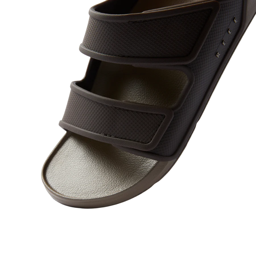 CJ8468_OASIS_ADAPT_BROWN_TAN_DTL1__SHADOW-900x900-c4cc11b.webp