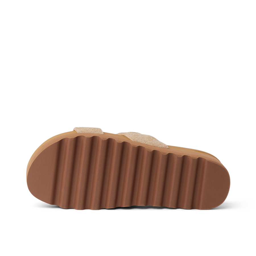 CJ8899_CUSHION_VISTA_HI_SAND_SUEDE_O_SHADOW-900x900-c4cc11b.png