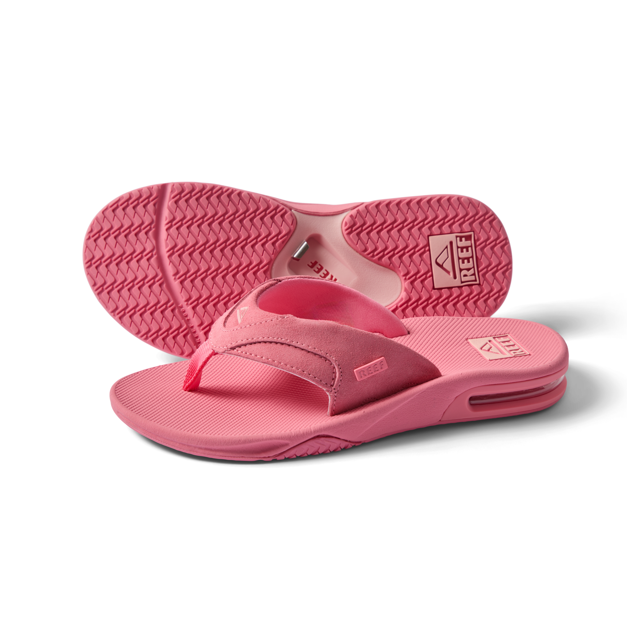 FANNING_STRAWBERRY_SUEDE_CJ8457_2835-5900x5900-33d5a1b_1.png