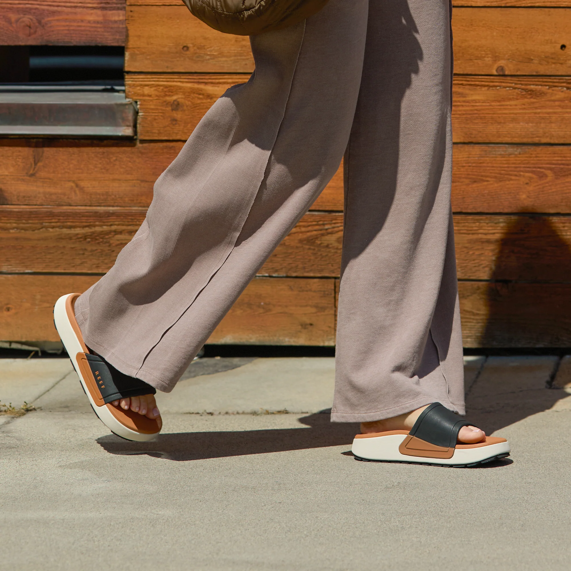 Sydnee_Cutback_Low_Black-Tan_CJ8452_47-3000x4500-1bb6833_1.webp
