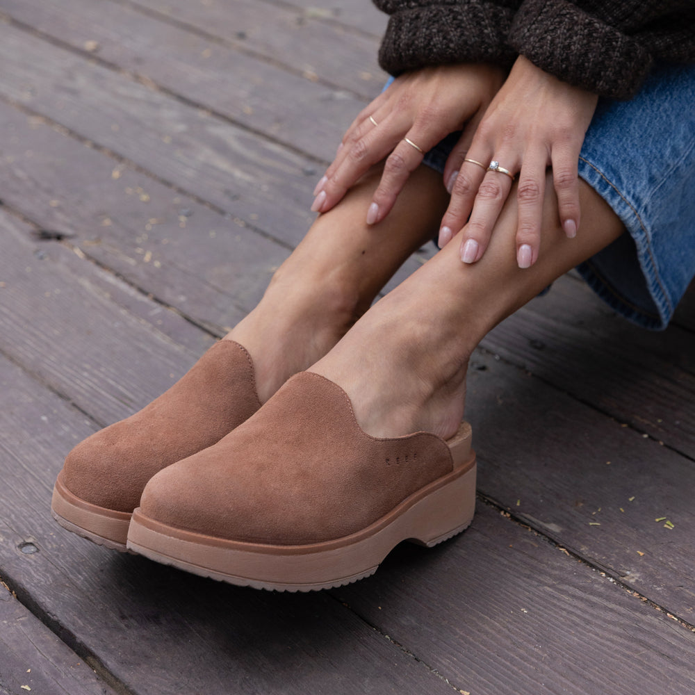 VISTA_SKYE_WALNUT_SUEDE_CJ8747_-_4527-1200x1800-a1b2a97_1-1.jpg